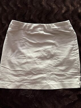 Women’s Croft & Barrow khaki skort with shorts underneath